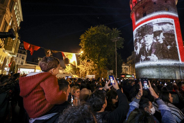 29 Ekim'e özel 3 boyutlu mapping gösterileri ilgi gördü