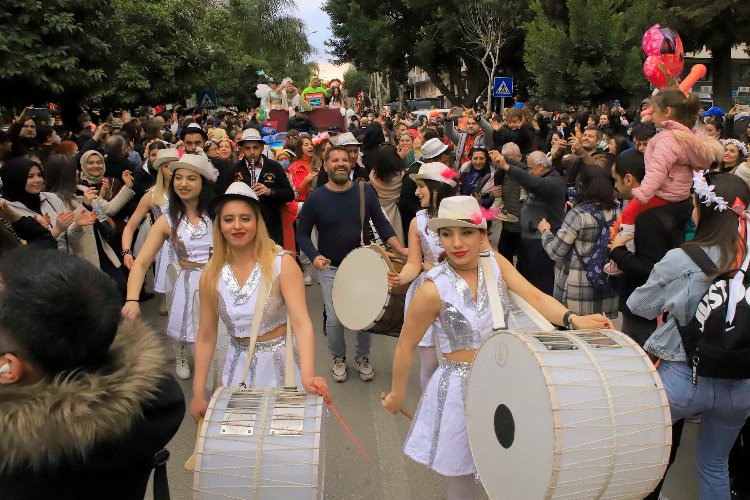 Adana'da karnaval coşkusu