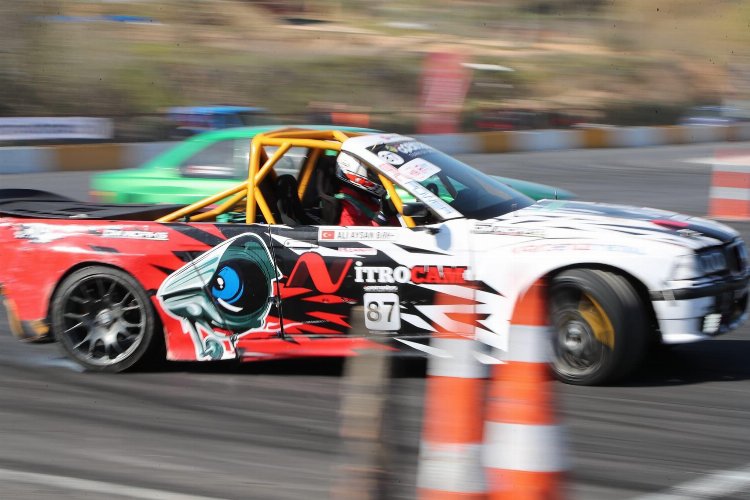 Adrenalin tutkunları 'Gebze Driftfest'te buluştu