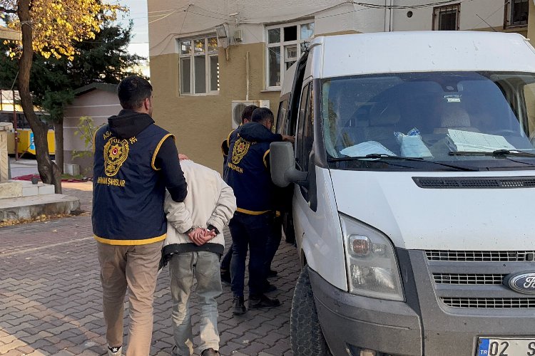 Adıyaman'da aranan 2 zanlı yakalandı