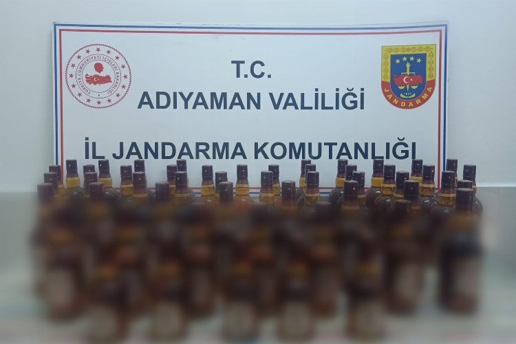 Adıyaman'da jandarma 51 şişe bandrolsüz alkole el koydu