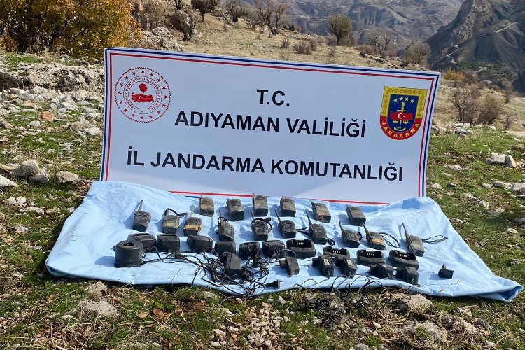 Adıyaman'da teröristlerin kullandığı çok sayıda telsiz ele geçirildi