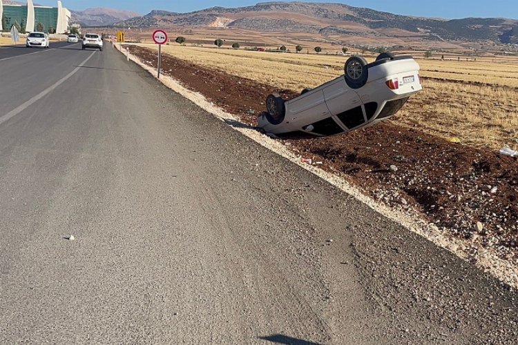 Adıyaman'da virajı alamayan otomobil takla attı: 2 yaralı