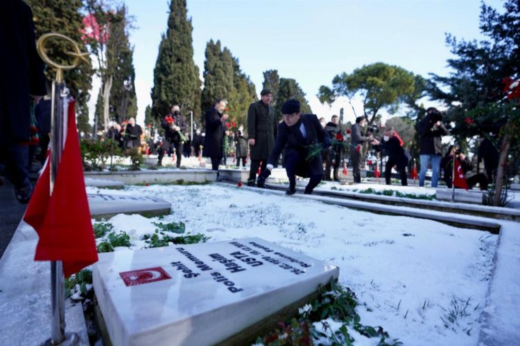 Çanakkale şehitlerine Edirnekapı'da kar altında anma