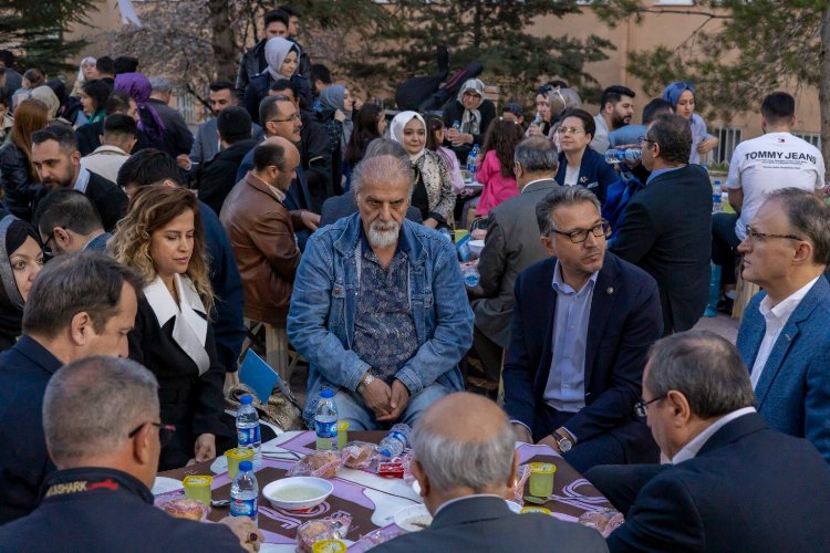 ASKON Konya öğrencilerle iftarda buluştu