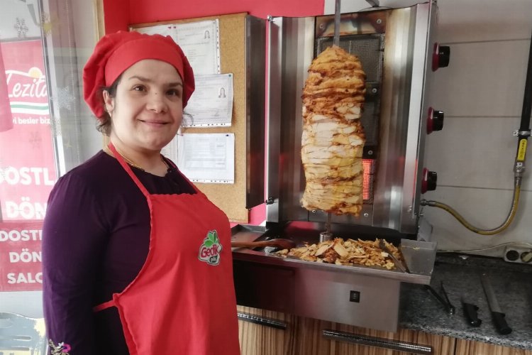 Atanamayan öğretmen dönercilik yapıyor