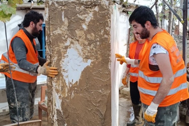 Aydın'da AFAD gönüllüleri yaraları sarıyor