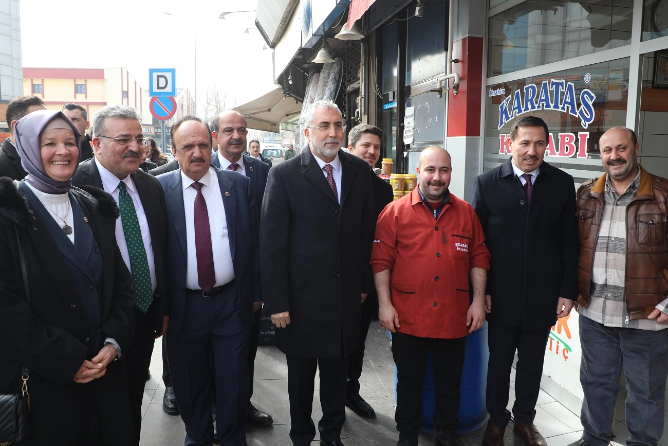 Bakan Işıkhan Konya esnafıyla buluştu