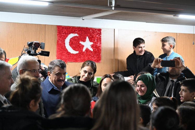 Bakan Uraloğlu Malatya'da konteyner kente ziyaret