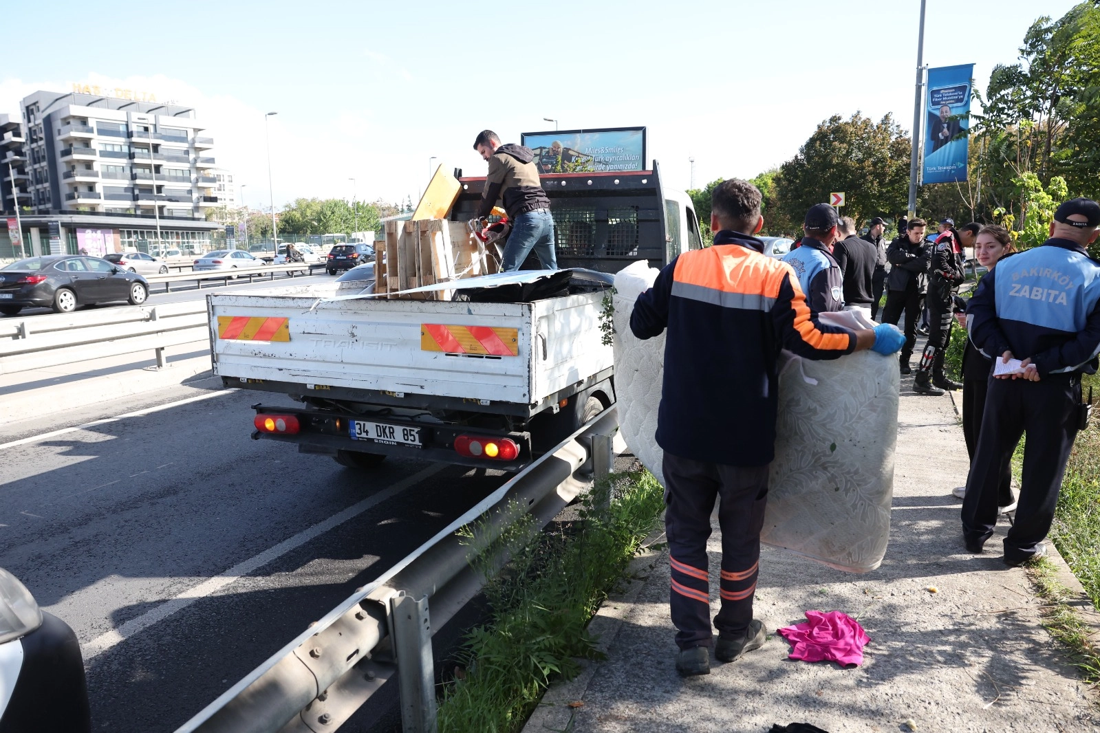 Bakırköy'de uygunsuz barınma alanlarına müdahale