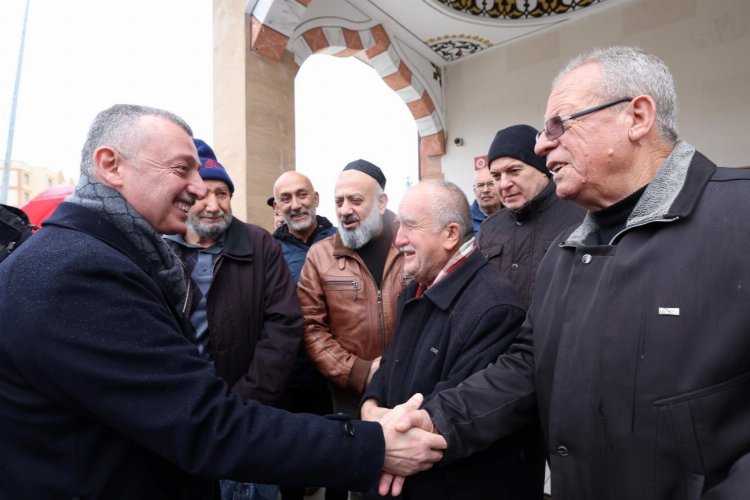 Başkan Büyükakın'dan cami cemaati ve vatandaşlarla sohbet