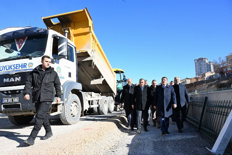 Başkan Gürkan “Gelecek yüz yıllara hitap edecek yollar açtık”