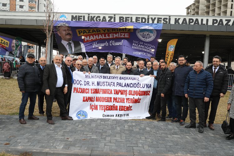 Başkan Palancıoğlu ilçeye kazandırdıkları pazar yerinde alışveriş yaptı