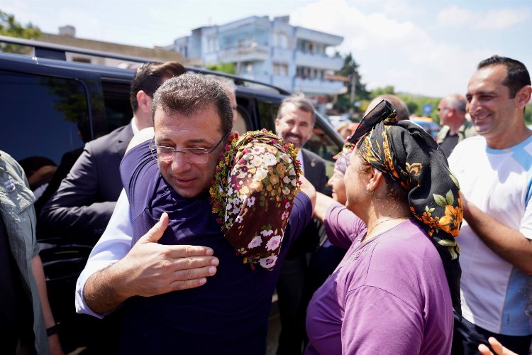 Bayramı depremin vurduğu Hatay'da karşıladı