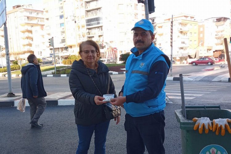 Belediye personeli kayıp cüzdanı sahibine ulaştırdı