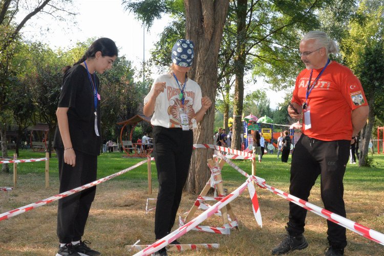 Bilecik Bozüyük'te gençler 'doğa'da eğlenerek öğrendi