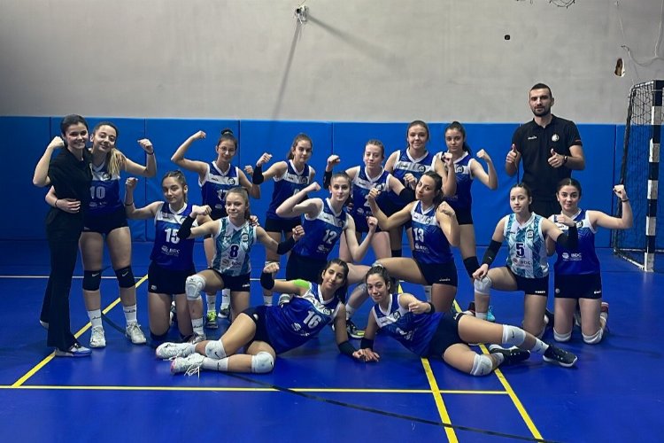 Bilecik Bozüyük Belediyesi Kız Voleybol Takımı Türkiye yarı finallerine yükseldi