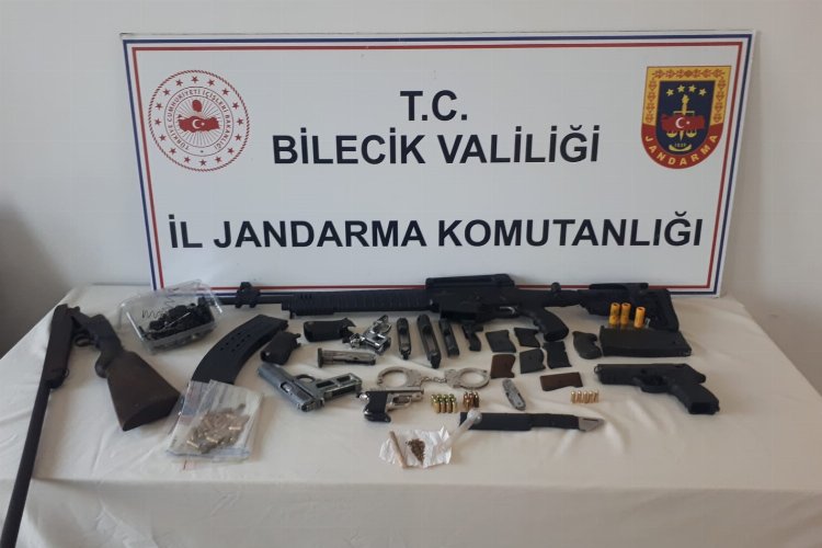 Bilecik Pazaryeri'nde yasa dışı silah ticaretine Jandarma engeli!