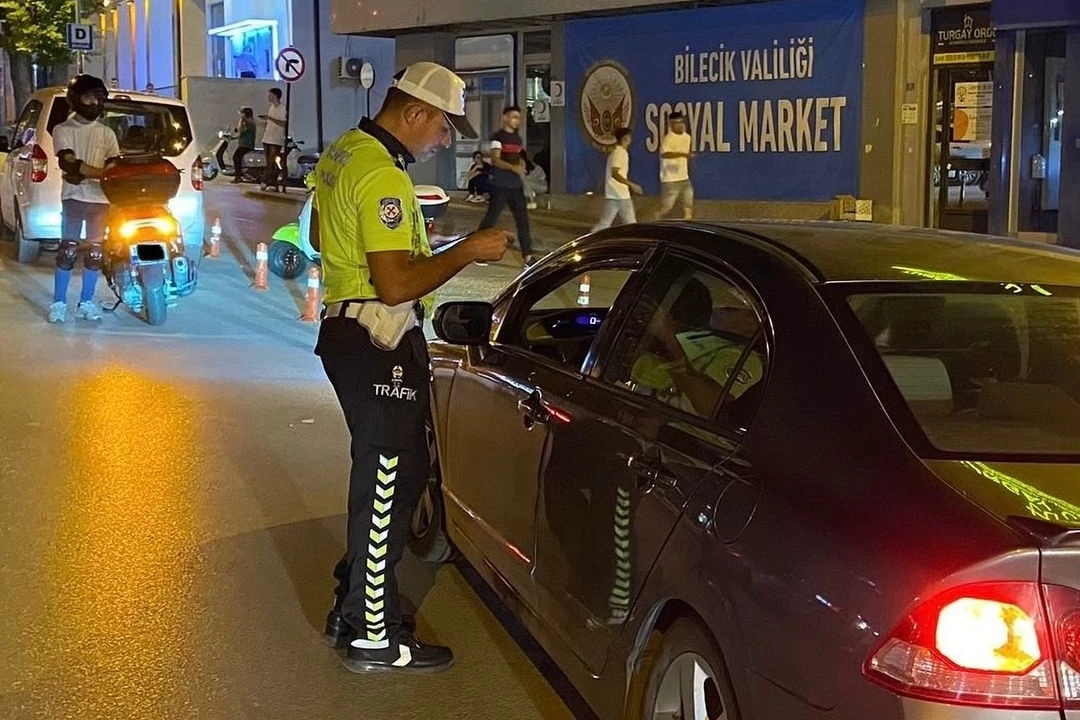 Bilecik’te kural tanımaz sürücülere ceza yağdı