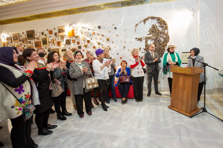 Bursa'da 84 kadın ressam eserlerini sergiledi