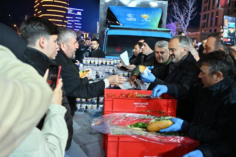 Bursa'da Başkan Aktaş'tan gençlere 'her ay gece döneri' sözü