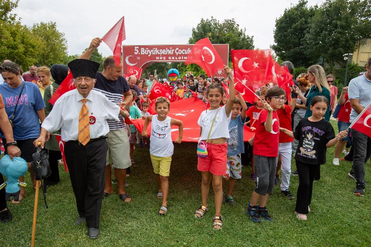 Bursa'da Çocuk Şenliği ile tatile veda edildi