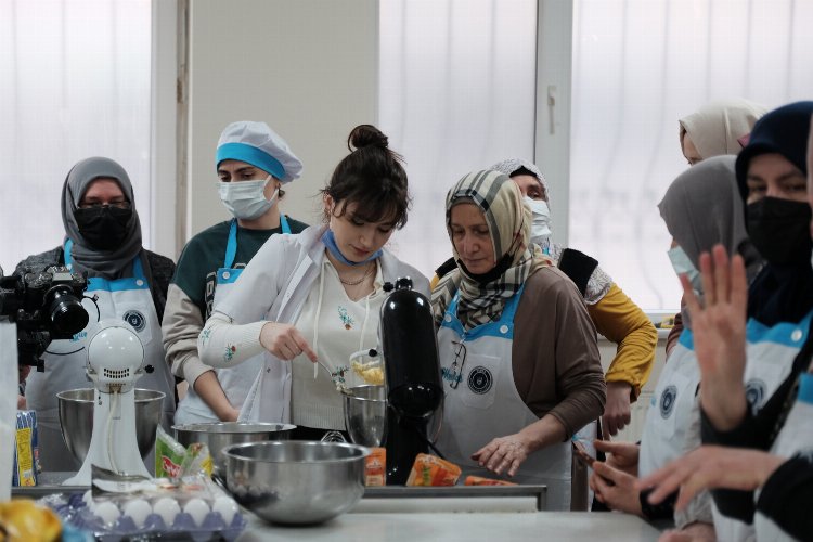 Bursa'da işaret diliyle pasta-yemek yaptılar