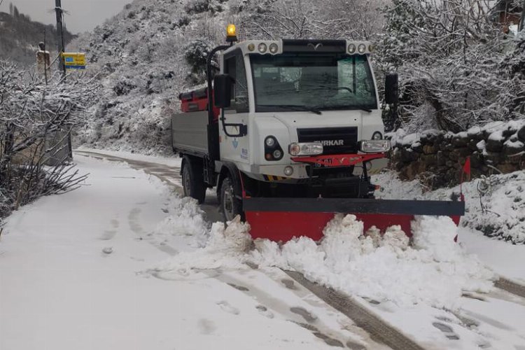 Bursa'da ilk kar tanesiyle birlikte ekipler harekete geçti