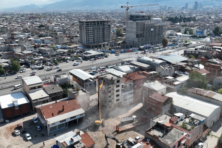 Bursa'da İstanbul Caddesi yıkımlarla şekilleniyor