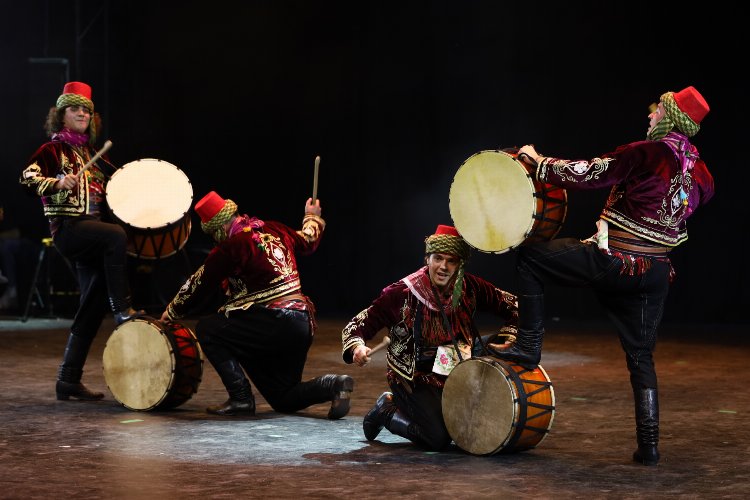 Bursa'da Karagöz Halk Dansları'ndan muhteşem final