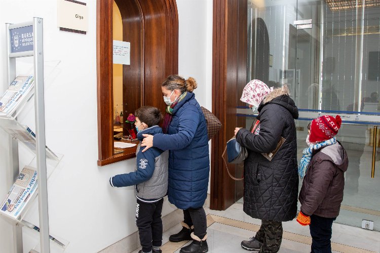 Bursa'da karneler tiyatro biletine dönüşüyor