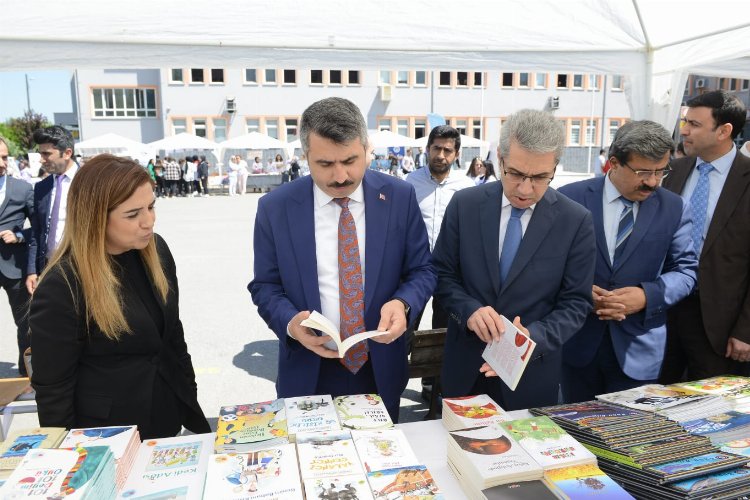 Bursa'da okul bünyesinde Kitap Şenliği