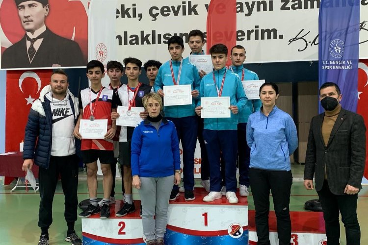 Bursa'da Osmangazili badmintoncular yeniden zirvede