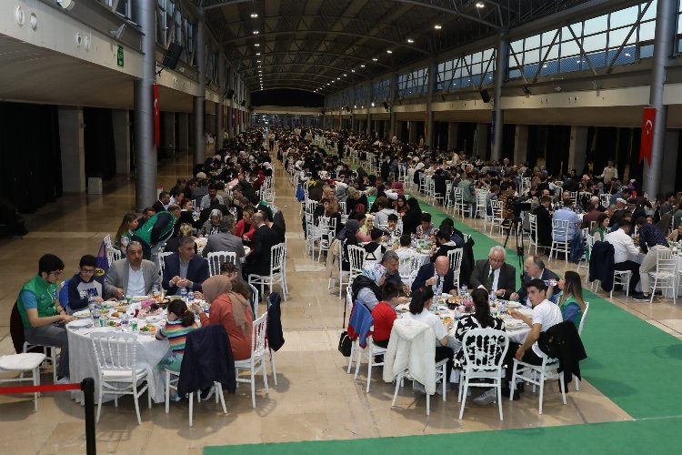 Bursa'da yetimlere özel iftar