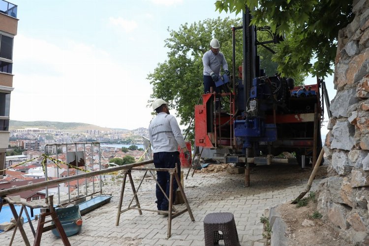 Bursa Gemlik'te çöken istinat çevresinde hareketlilik ölçümleri yapılıyor