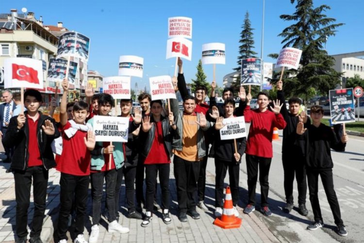 Bursa İnegöl'de hayata 'saygı' duruşu