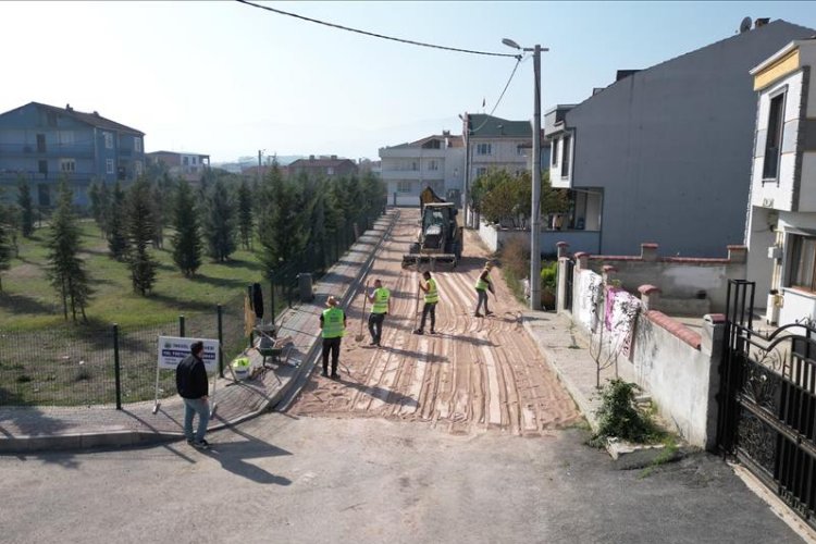 Bursa İnegöl'de yol kaplama çalışmalarında sona doğru