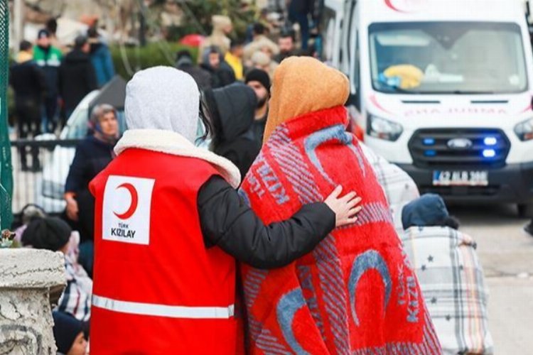 Bursa Kızılay'dan deprem bölgesine yardım sürüyor