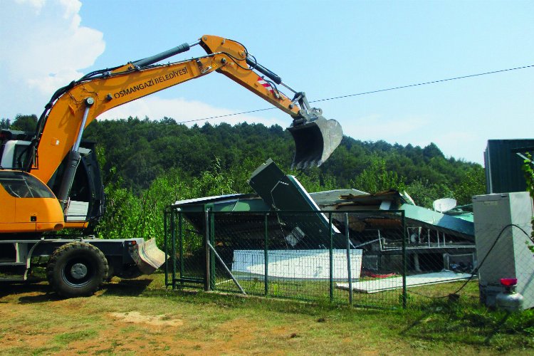 Bursa Osmangazi'de 5 'kaçak ev' yıkıldı