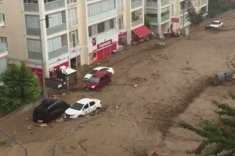 Bursa'yı fırtına ve sağanak vurdu!