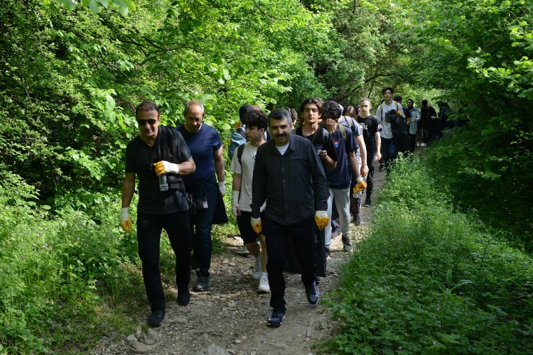 Bursa Yıldırım'da gençlerle doğa yürüyüşü