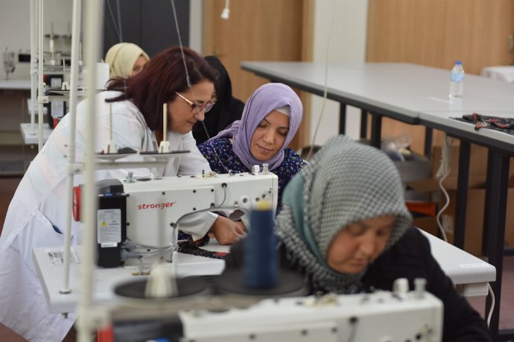 Bursa Yıldırım'da güçlü kadınlara altın bilezik!