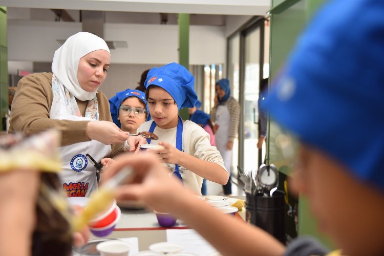 Bursa Yıldırım'da minik aşçılar atölyede