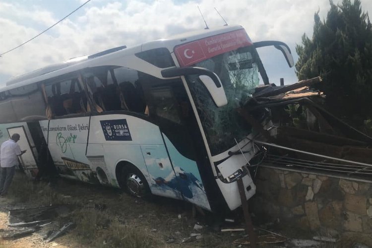 Bursalıların otobüsü kültür turu dönüşünde kaza yaptı: 1 ölü, 8 yaralı