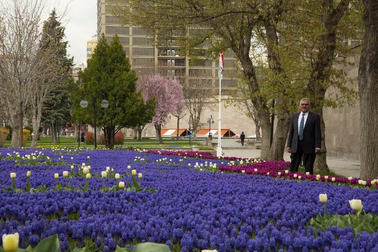 Büyükşehir Kayseri'yi çiçekle donattı