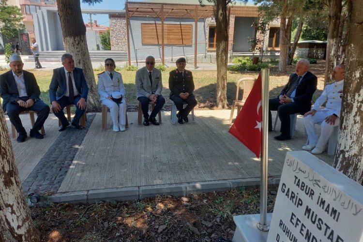 Çanakkale Vali Vekili'nden şehit ailesine bayramlık ziyaret