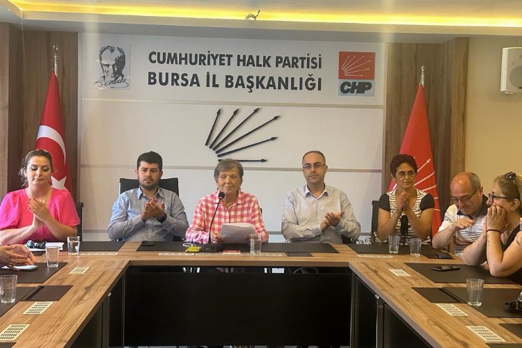 CHP'li kadınlardan Büyükorhan'daki çağdışı karara tepki