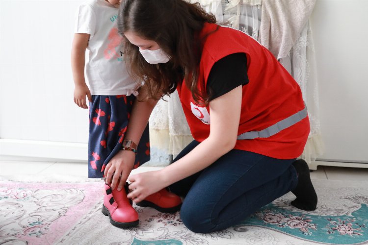 Çocukların bayramlıkları Kızılay'dan