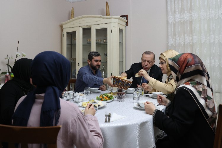 Cumhurbaşkanı Erdoğan, İstanbul Ümraniye'de oruç açtı