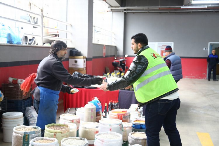 Derince'de pazar esnafına sıcak sabah çorbası